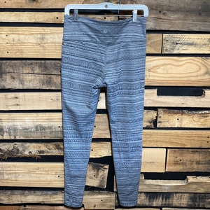 Athleta Leggings Jacquard Chaturanga Textured Grey
Black MEDIUM 455973-03‎